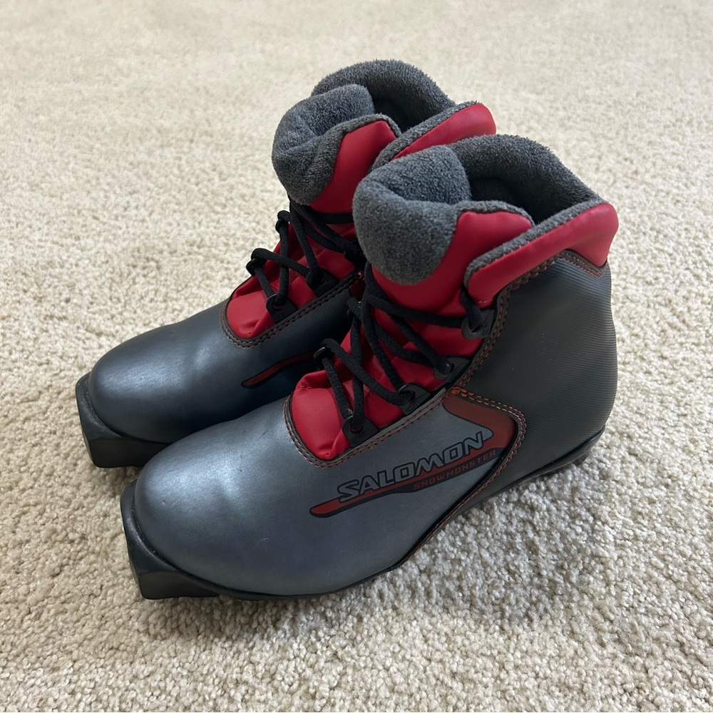 SALOMON Classic Cross Country Ski Boots Size EU 35.5 / US 3.5 SNS Profil 2203